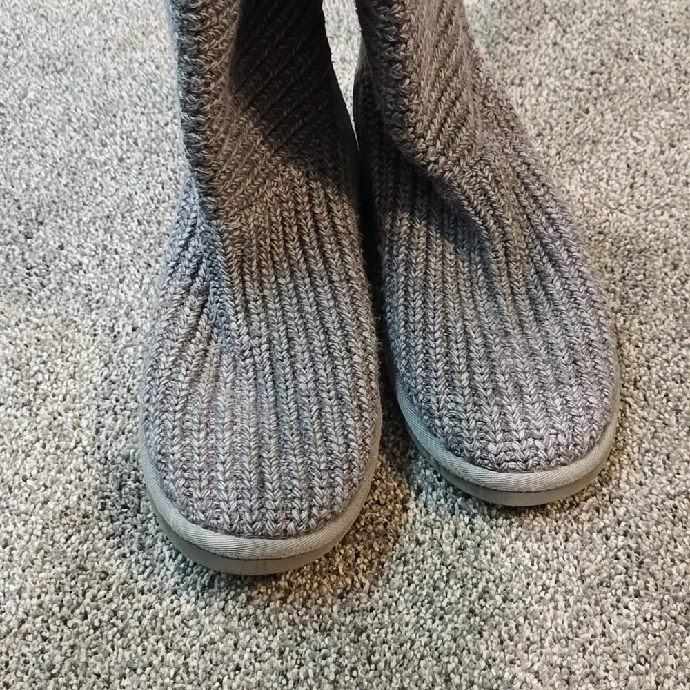 Ugg Australia Women 5819 Tall 3 button cardigan sweater boots shoes sz 8